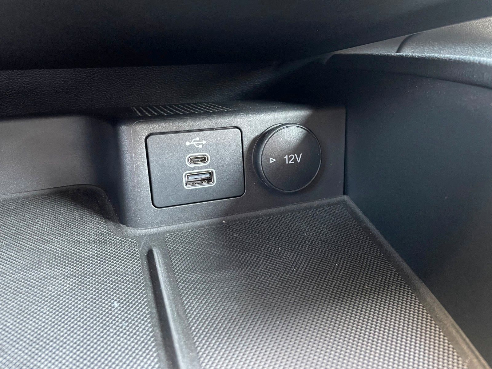Ford Kuga FHEV Vignale - Samsaru's Car Outlet
