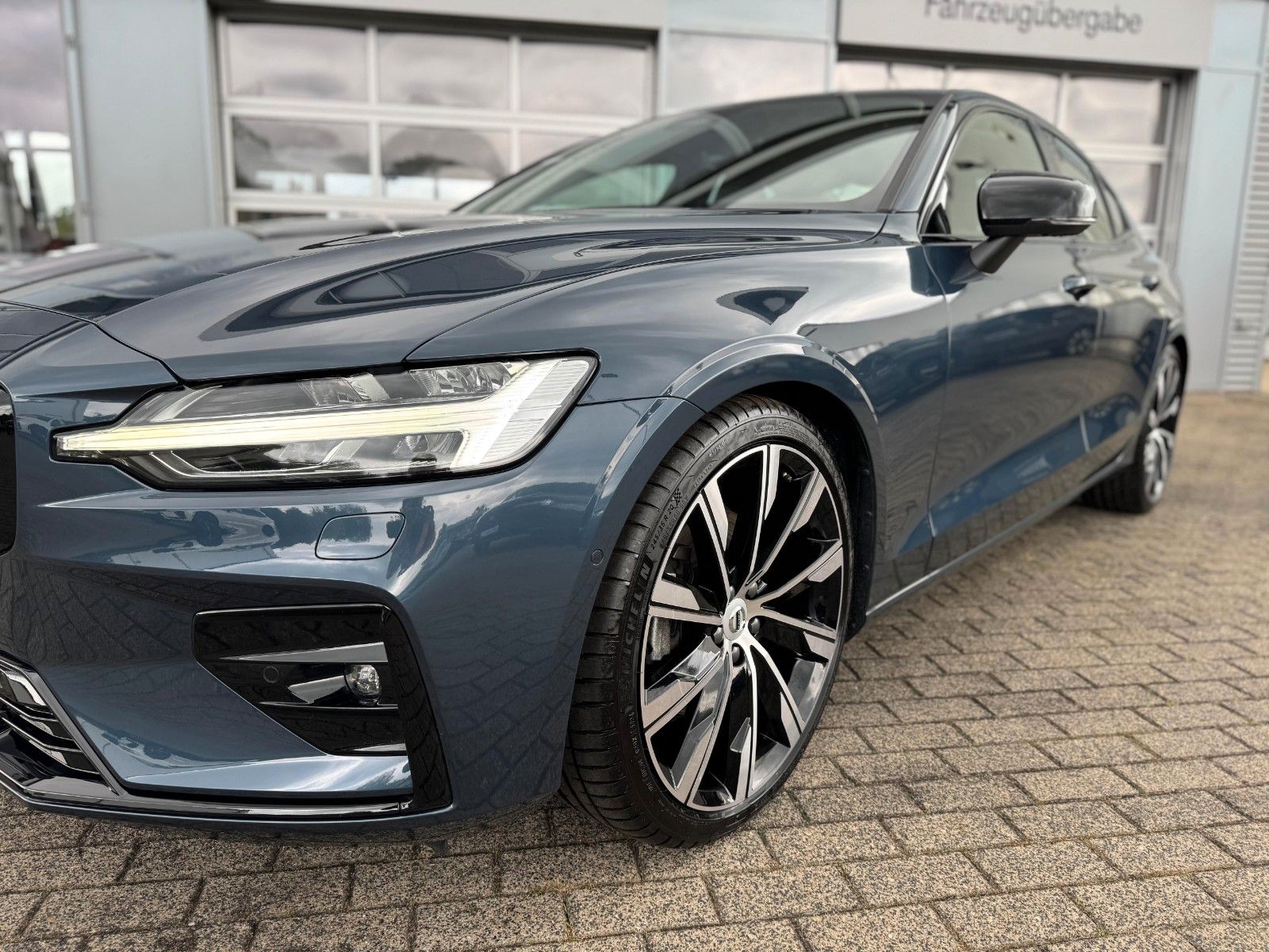 Volvo S60 B4 DKG PLUS DARK - Sthzg - 360 - Pano - 20"