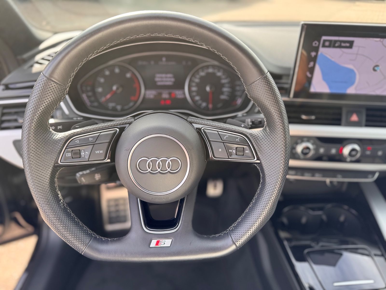 Audi A4 Avant 40 TFSI S line - Samsaru's Car Outlet