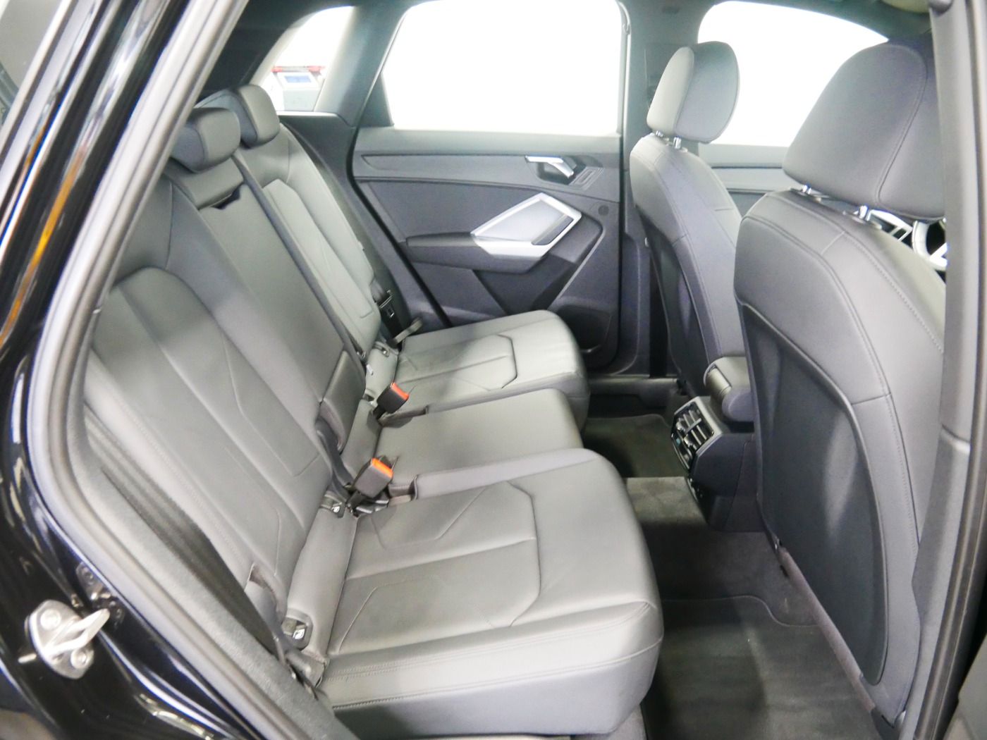 Audi Q3 45 TFSI quattro advanced - Samsaru's Car Outlet