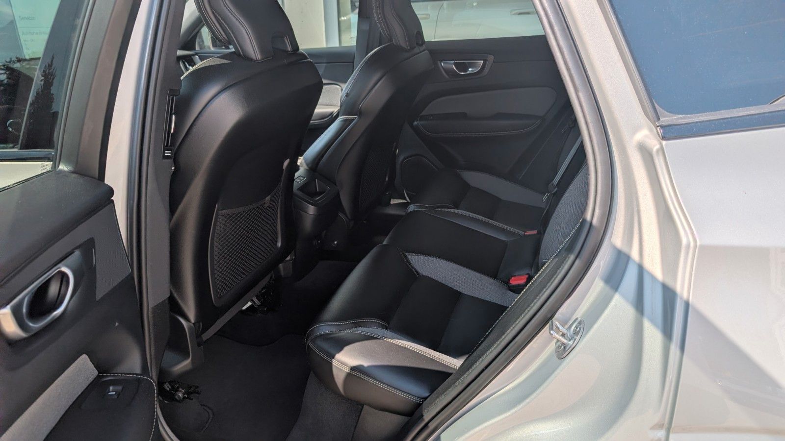 Volvo XC 60 B4 Plus Dark AWD | Standheitzung