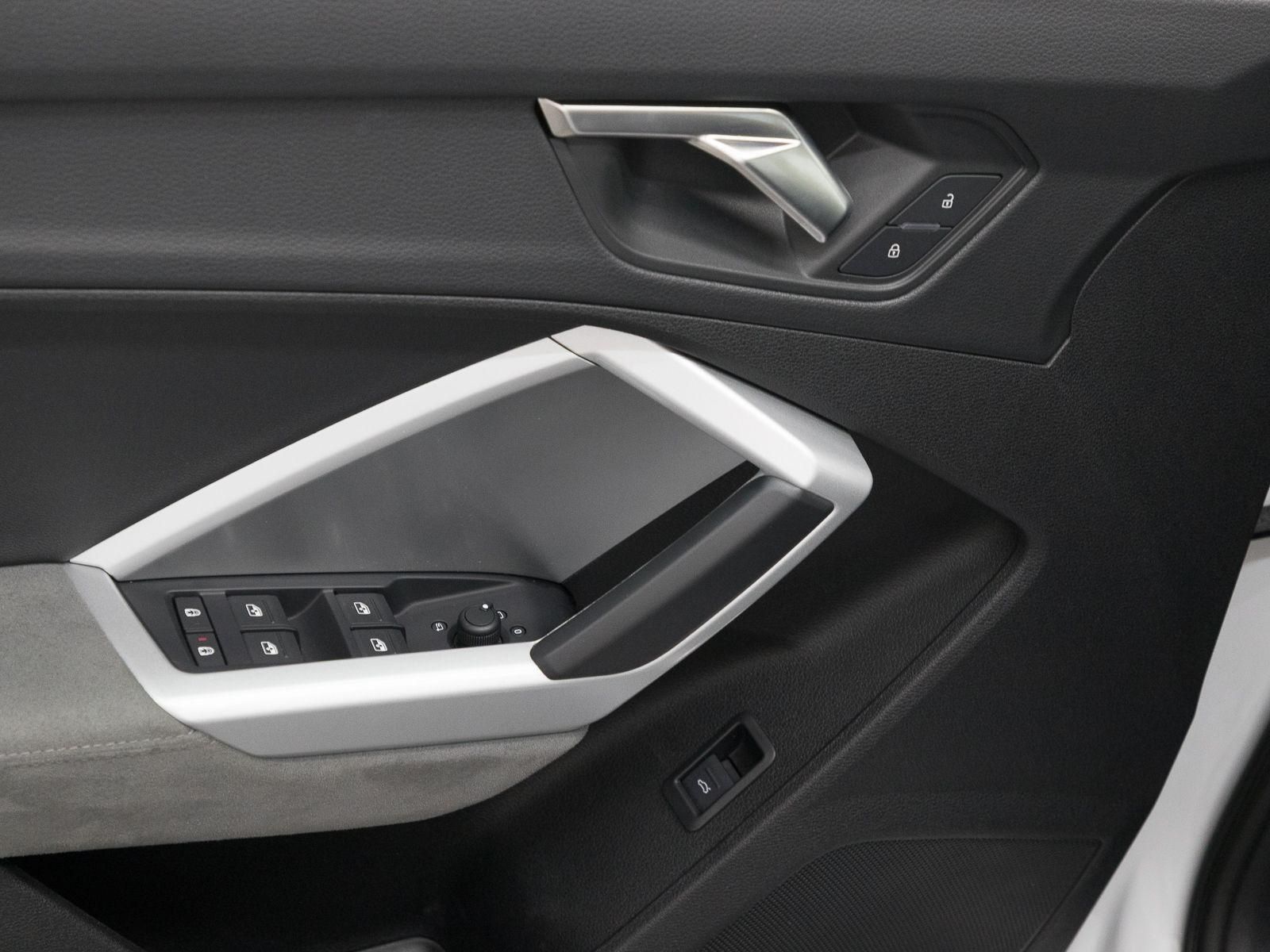 Audi Q3 40 TFSI Q S LINE - Samsaru's Car Outlet