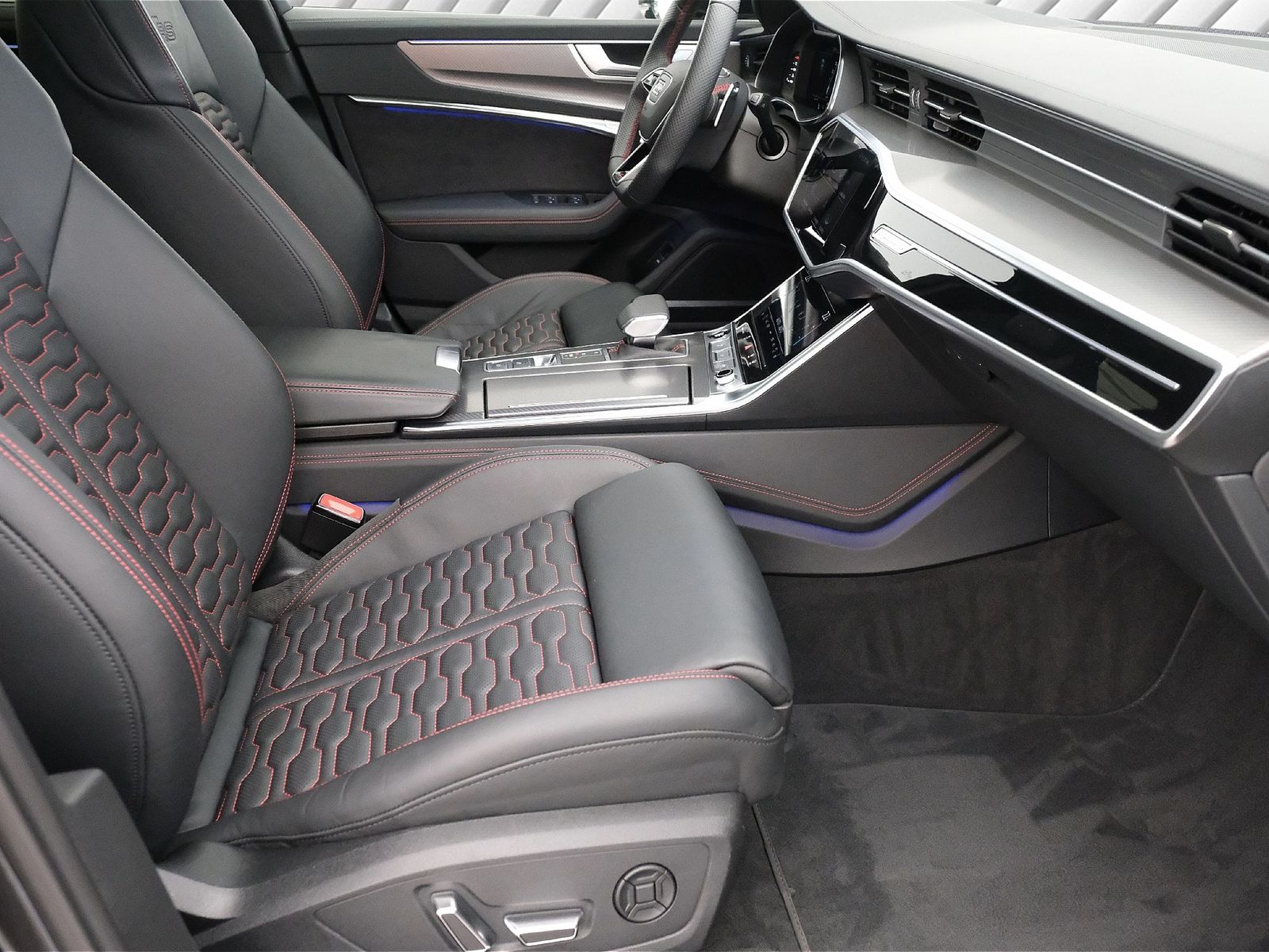 Audi RS6 Avant 4.0 TFSI quattro M Sport PANO AHK RFK