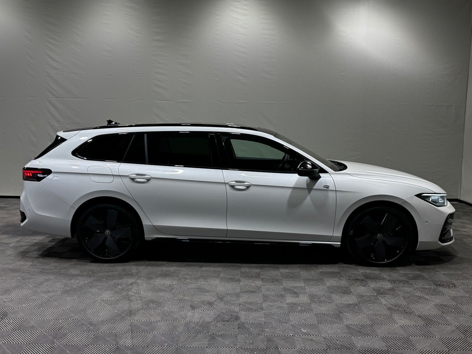 Volkswagen Passat Variant R-Line Signature 2.0 TDI DSG 4M