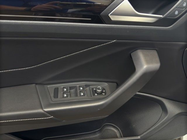 Volkswagen T-Roc 1.5 TSI DSG R-Line - Samsaru's Car Outlet