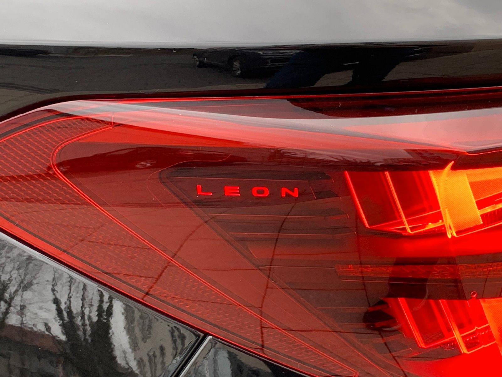 Cupra Leon 1.5 eTSI DSG ST - Samsaru's Car Outlet