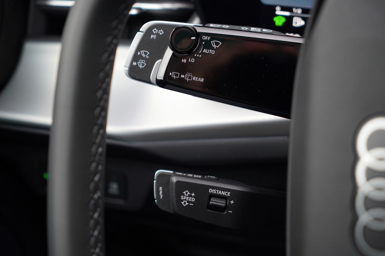 Audi Q3 SUV e-hybrid AHK S-LINE PANO TECH PRO MATRIX