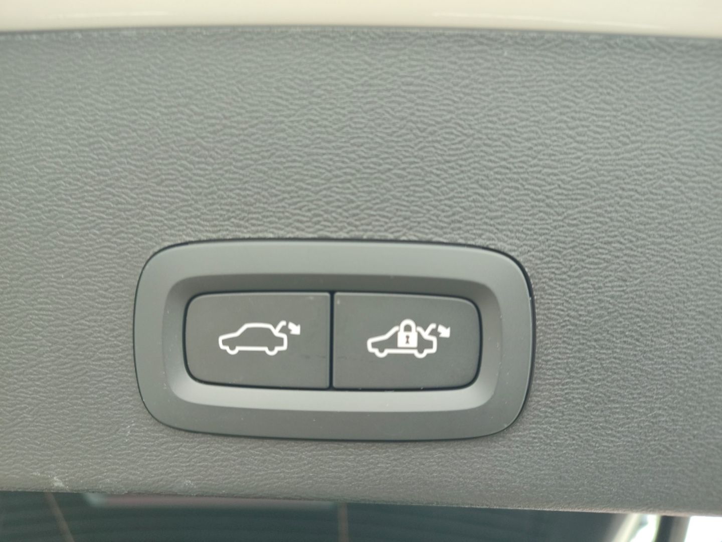 Volvo XC40 Pure Electric StHZG AHK Navi RFK Klimaaut S