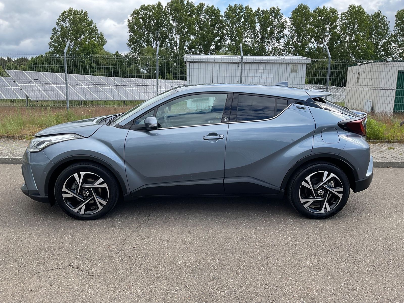 Toyota C-HR Hybrid - Samsaru's Car Outlet