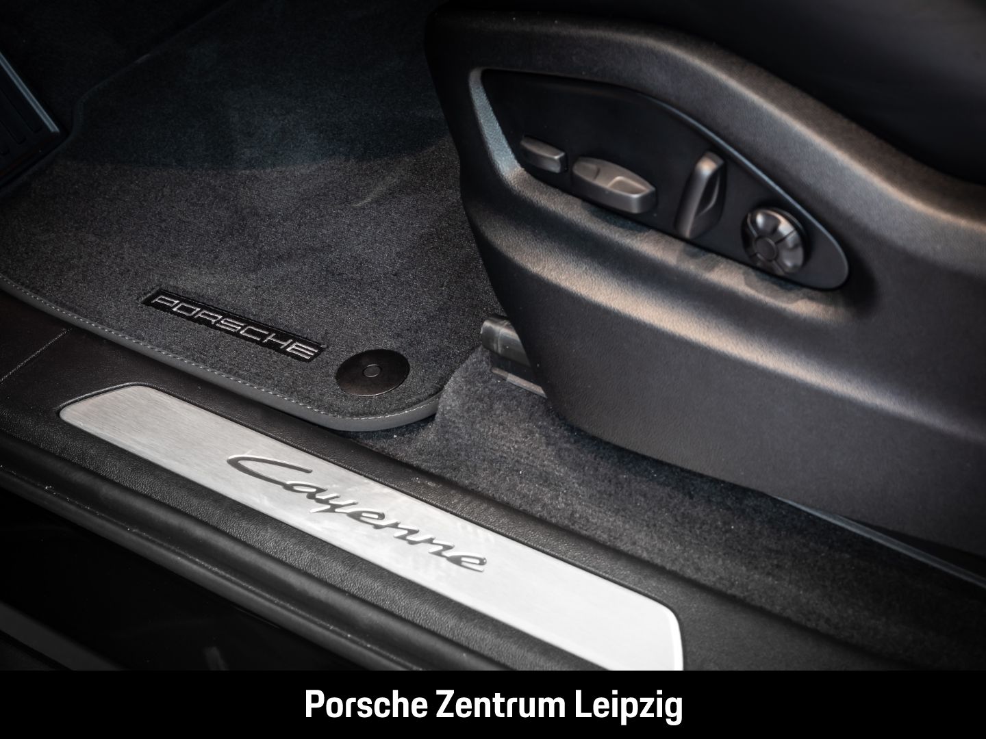 Porsche Cayenne E-Hybrid SportDesign HD-Matrix AHK HeadU