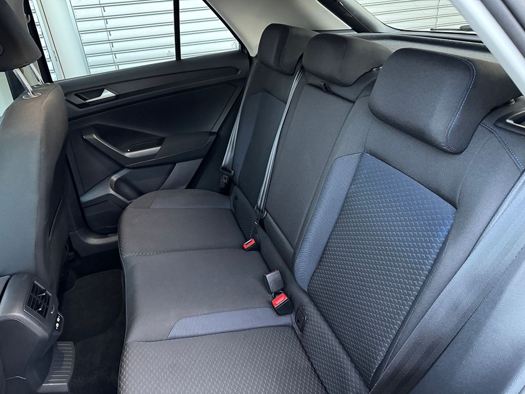 Volkswagen T-Roc 1.5 TSI DSG R-LINE - Samsaru's Car Outlet