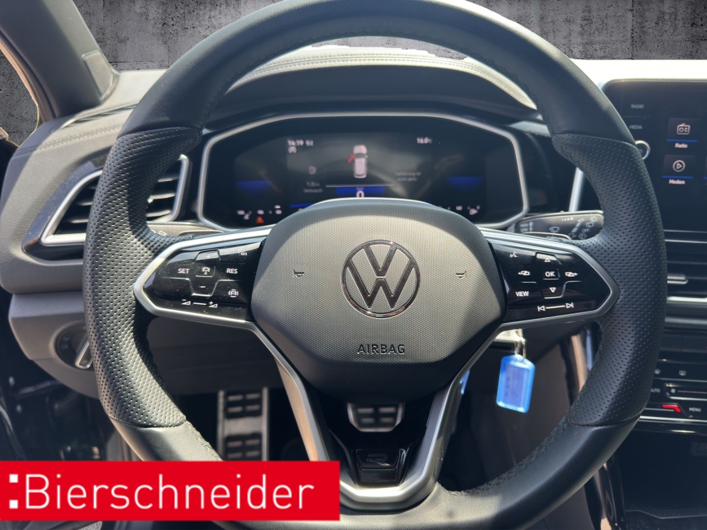 Volkswagen T-Roc 2.0 TDI DSG R-Line - Samsaru's Car Outlet