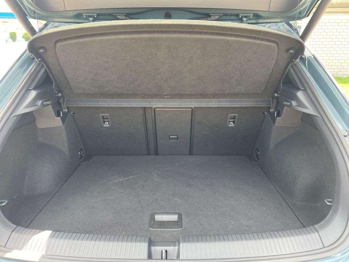 Volkswagen T-Roc 1.5 TSI DSG R-LINE - Samsaru's Car Outlet