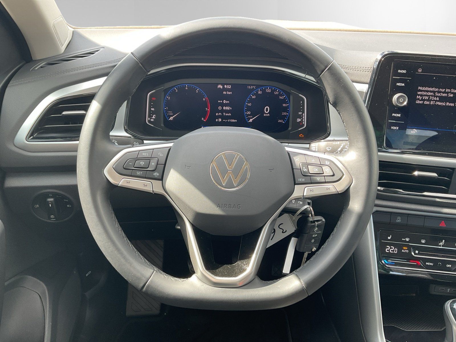 Volkswagen T-Roc 1.0 TSI Life - Samsaru's Car Outlet