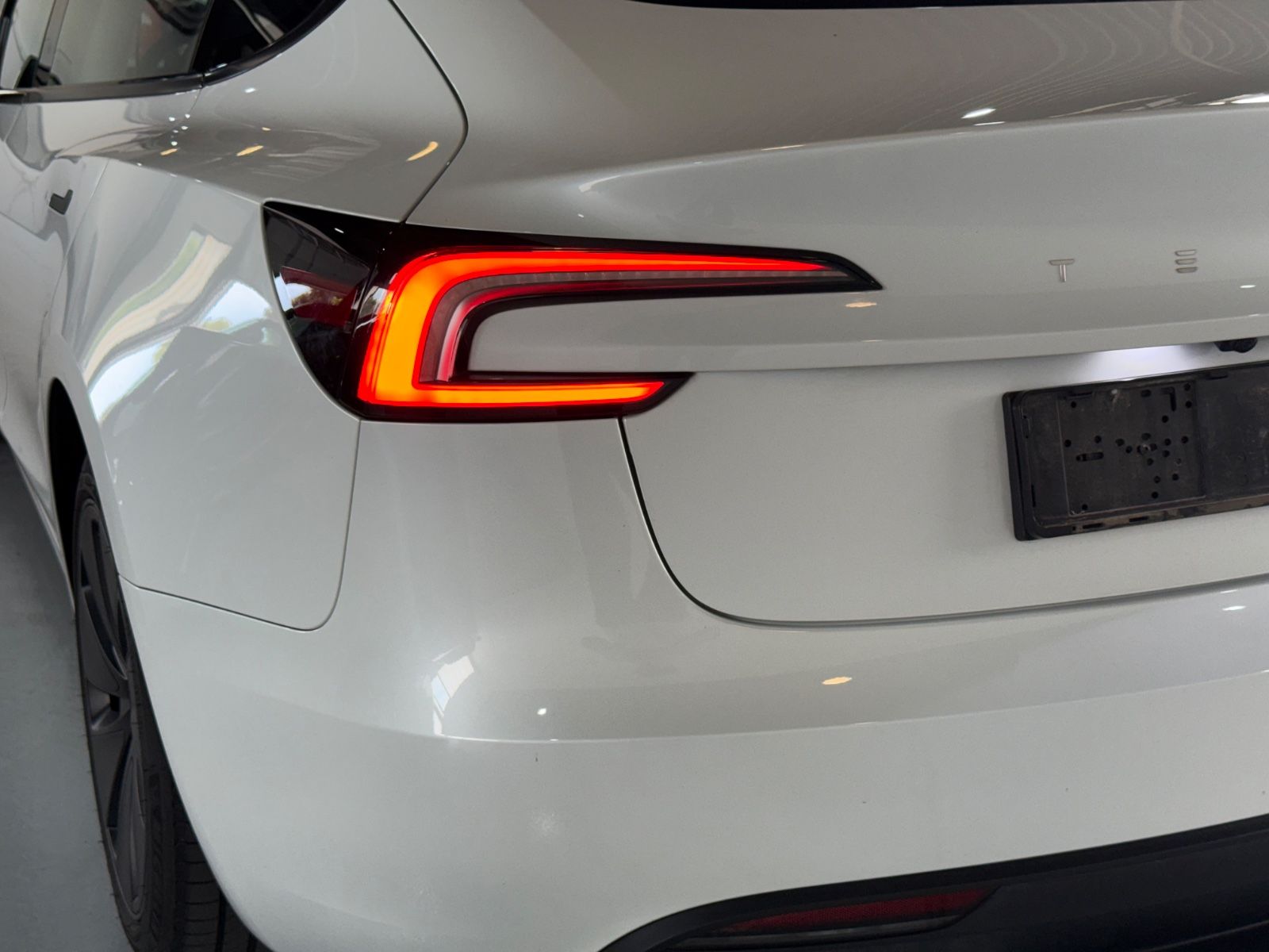 Tesla Model 3 RWD Plus NEW-Model