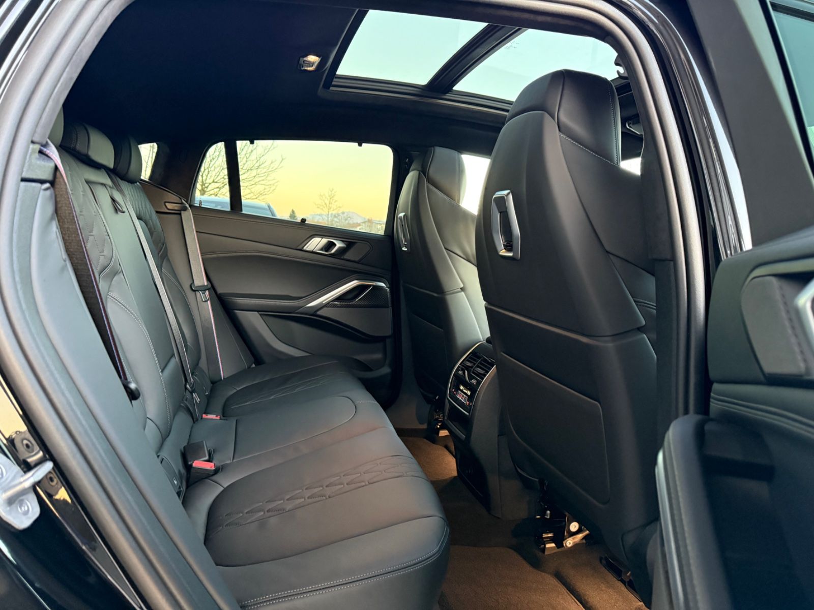 BMW X6 40 i xDrive M Sport - Samsaru's Car Outlet