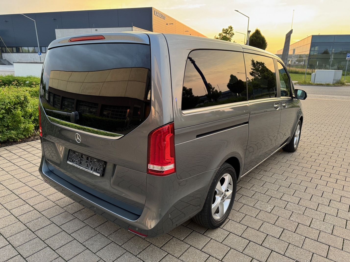 Mercedes-Benz V 220 V-Klasse Long - Samsaru's Car Outlet