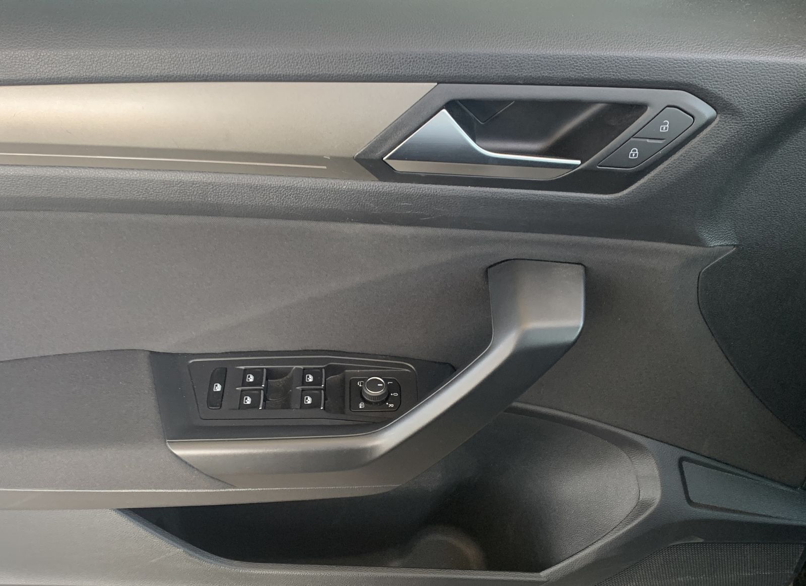 Volkswagen T-Roc 2.0 TDI Style - Samsaru's Car Outlet