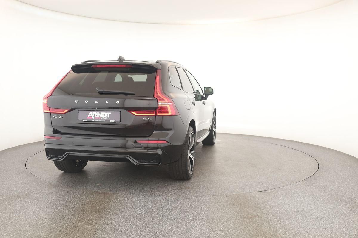Volvo XC60 B4 AWD Plus Dark LED Pano ACC Kam 21" AHK