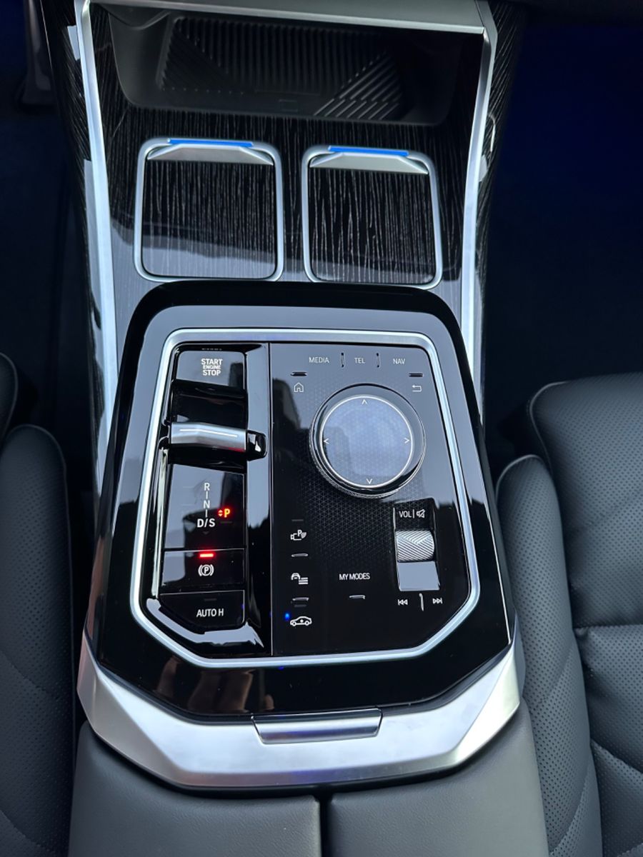 BMW 740 d xDrive M Sport  Fond Entertainment,TV