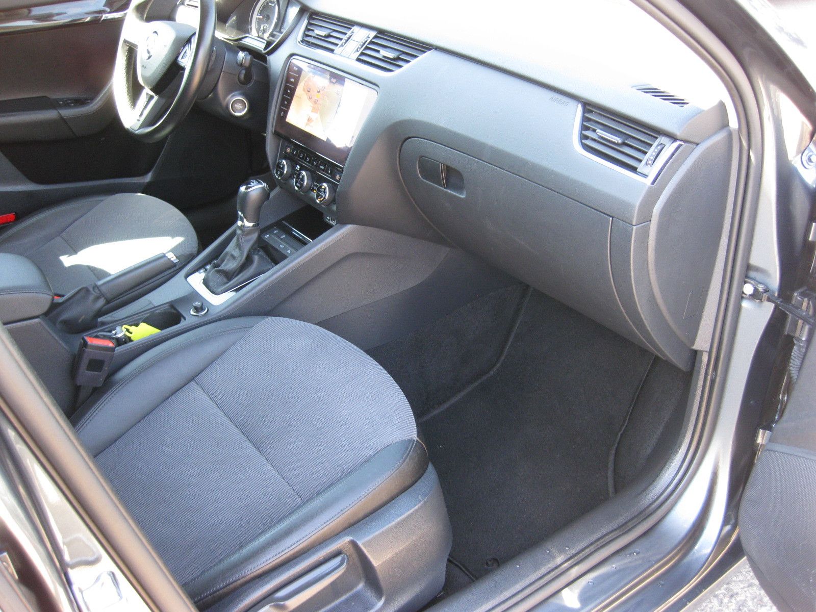 Skoda Octavia Combi Paket Business - Samsaru's Car Outlet