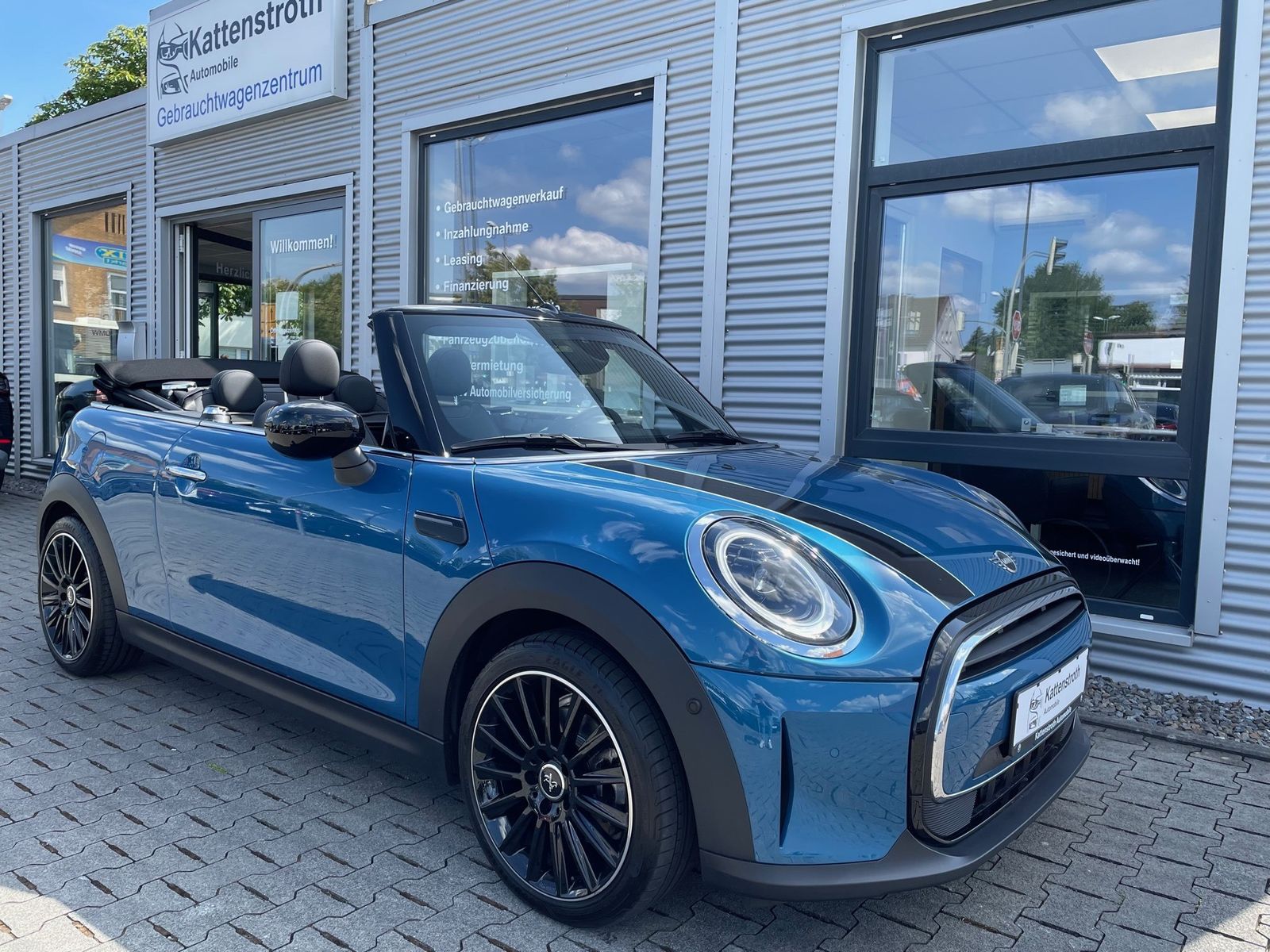 MINI Cooper - Samsaru's Car Outlet