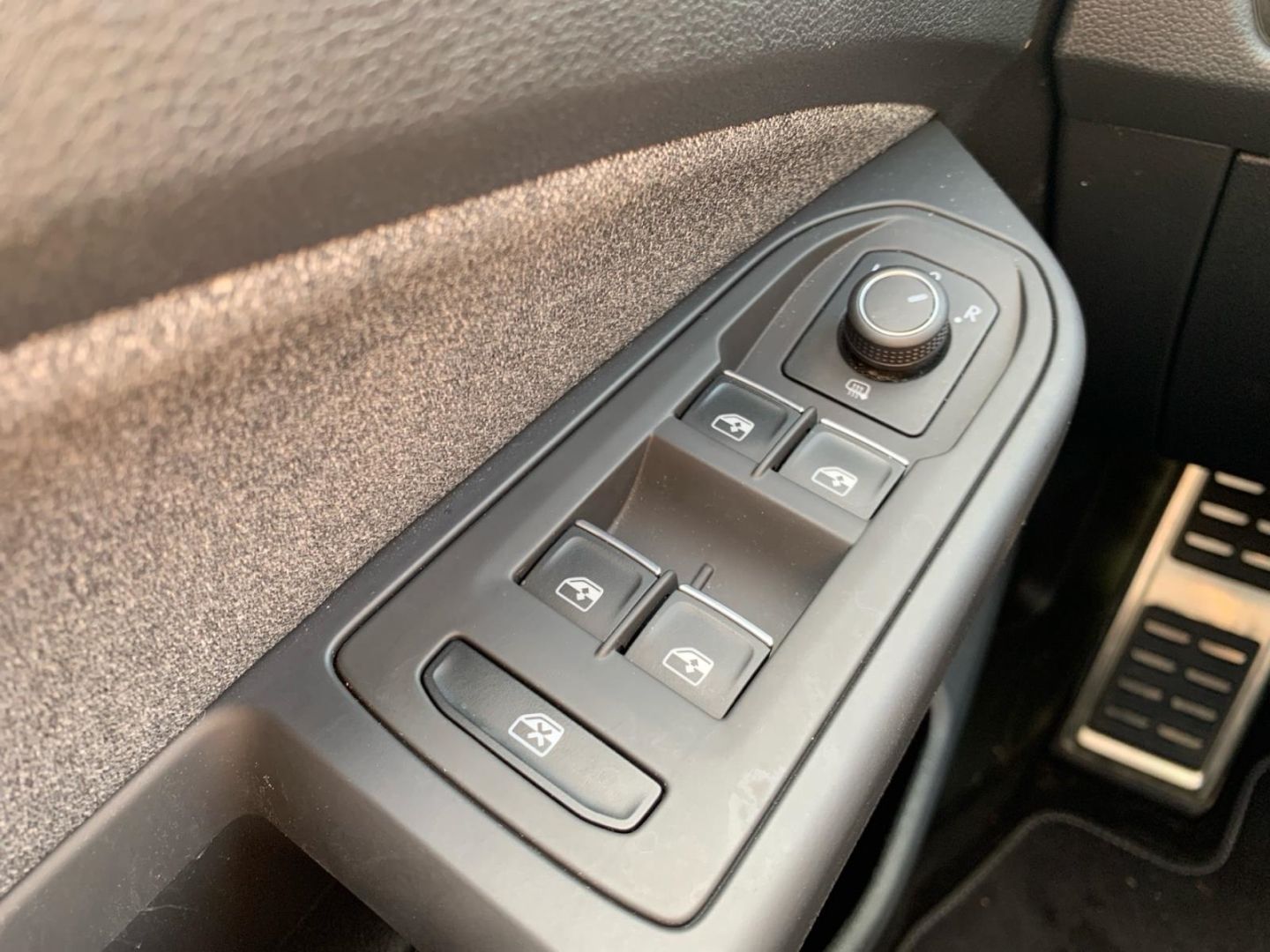 Volkswagen Golf 8 VIII Move 2.0 TDI - Samsaru's Car Outlet