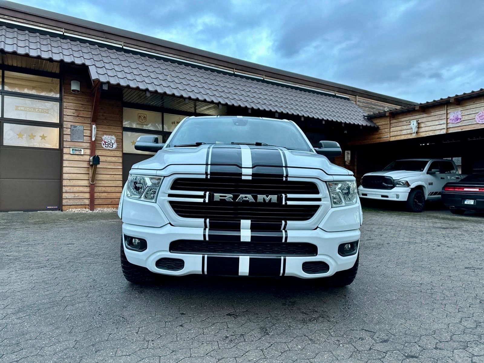 Dodge 5,7 V8*AHK*NAVI*LED*LIFT*OFFROAD*SERVICE NEU