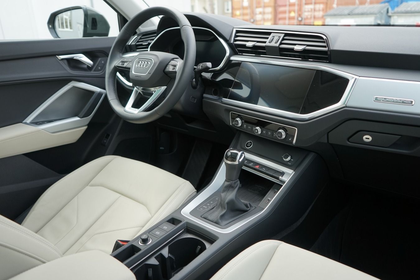 Audi Q3 45 TFSI quattro advanced - Samsaru's Car Outlet