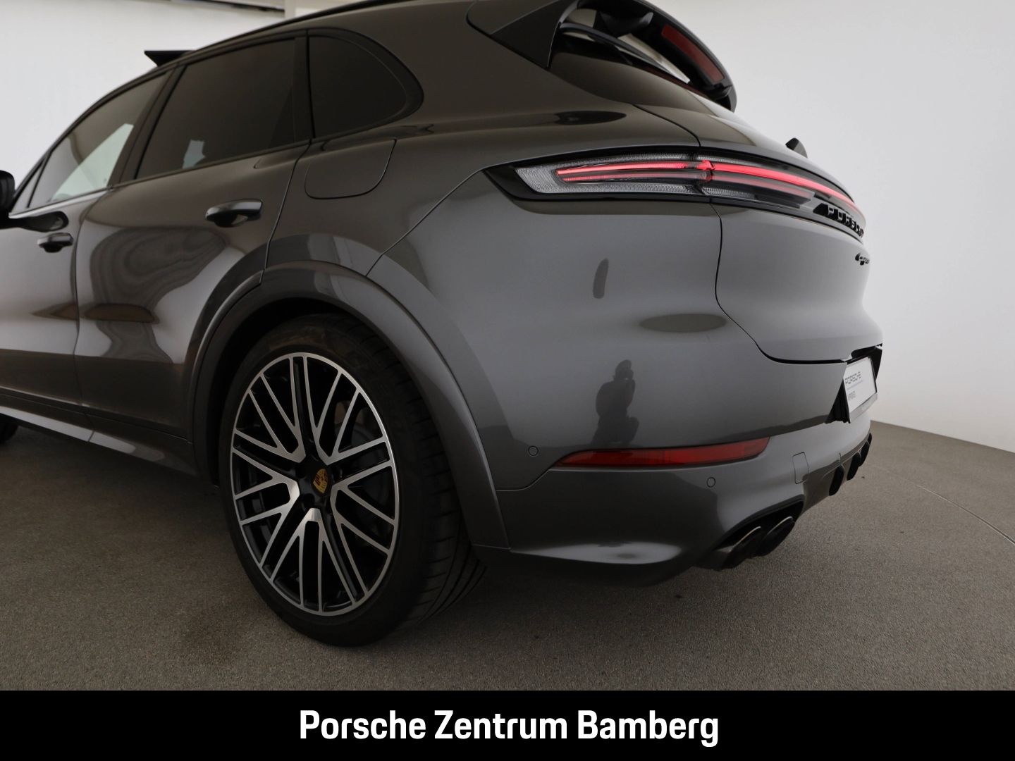 Porsche Cayenne E-Hybrid/ Inno-Drive/ Burmester/ Sport D