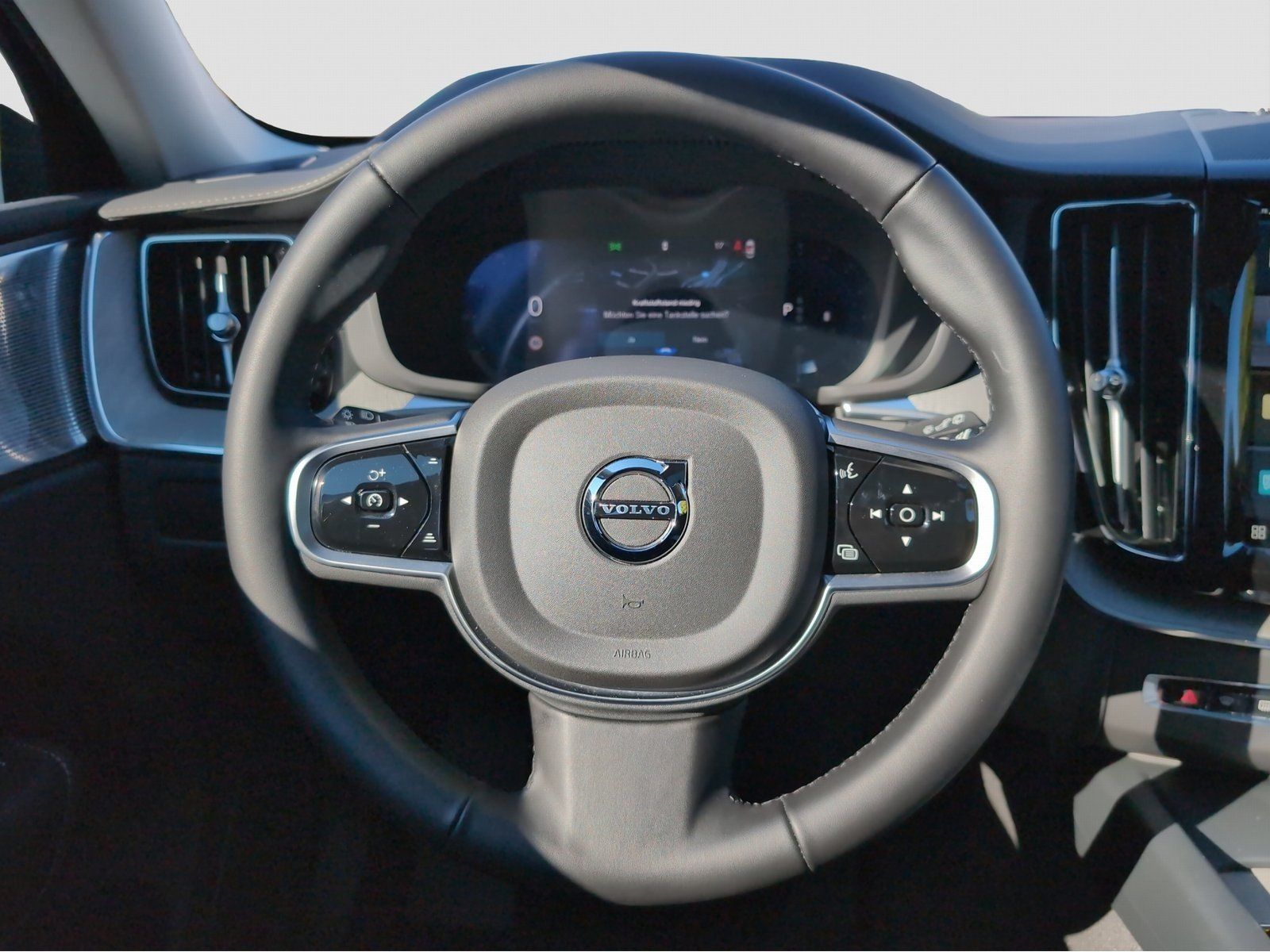 Volvo XC60+B5+AWD+AHKsemi+Panorama+360°Kam+Head-up+PDC