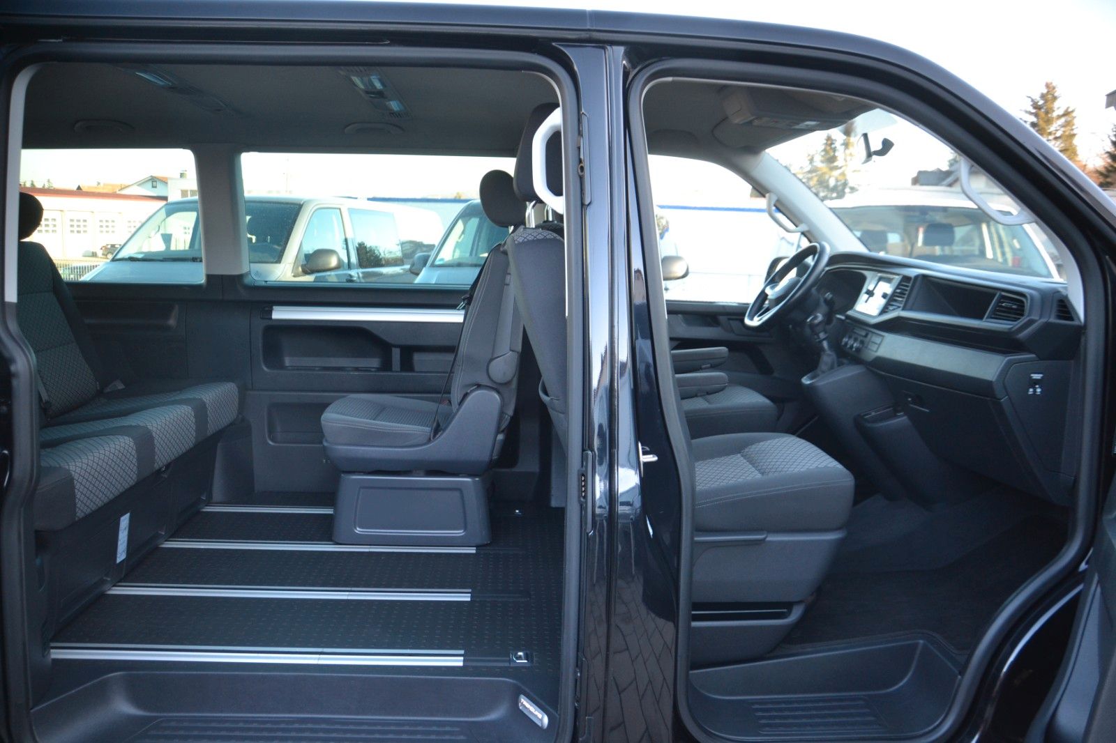 Volkswagen T6.1 Multivan - Samsaru's Car Outlet