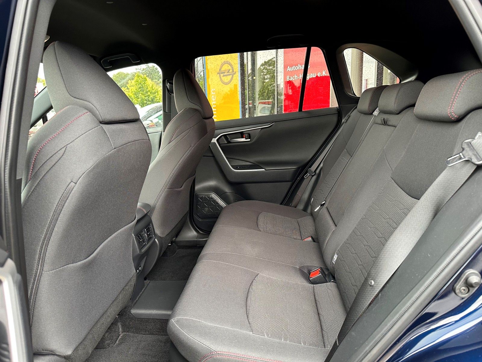 Toyota RAV 4 Plug-in Hybrid 4x4 - Samsaru's Car Outlet