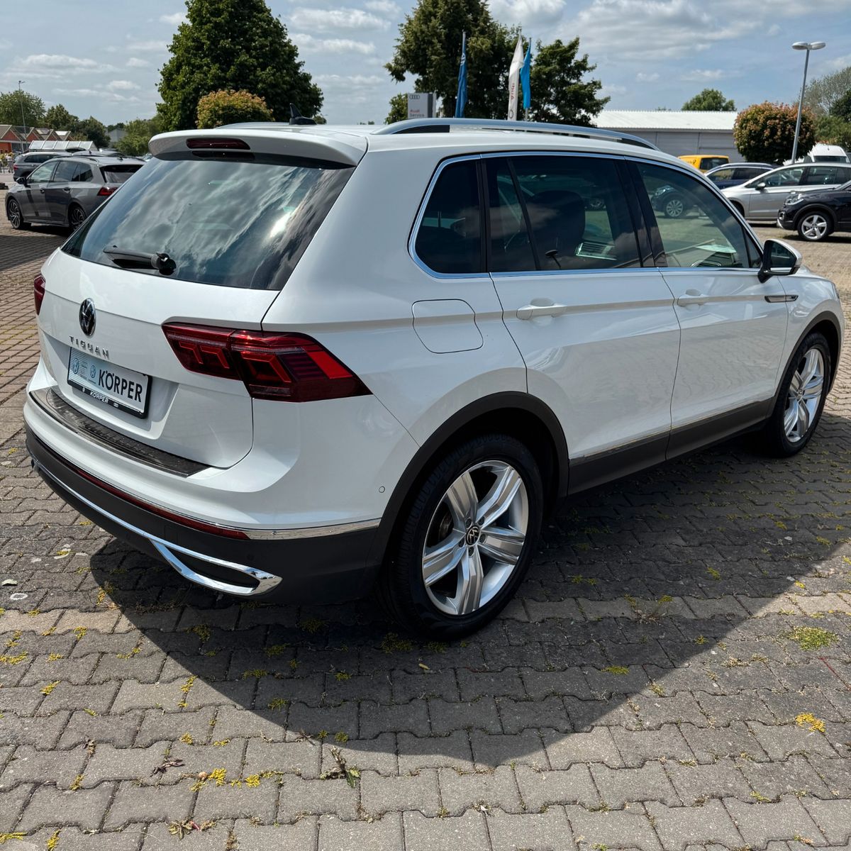 Volkswagen Tiguan Elegance 2.0 TDI - Samsaru's Car Outlet