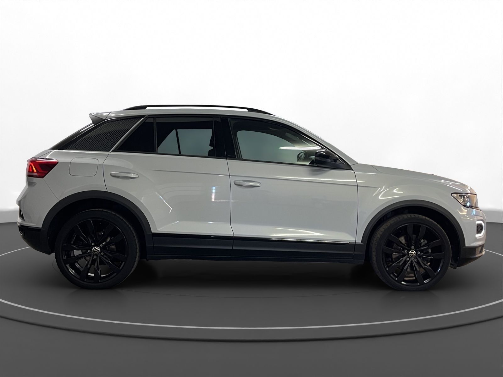 Volkswagen T-Roc 1.5 TSI Sport - Samsaru's Car Outlet