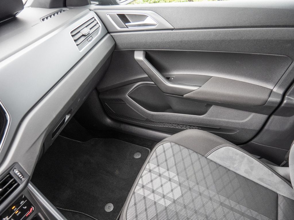 Volkswagen Taigo 1.5 TSI DSG R-Line - Samsaru's Car Outlet