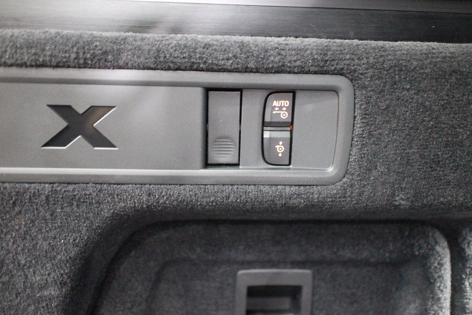 BMW X5 30 d xDrive M Sport H&K Carbon Luftfederung