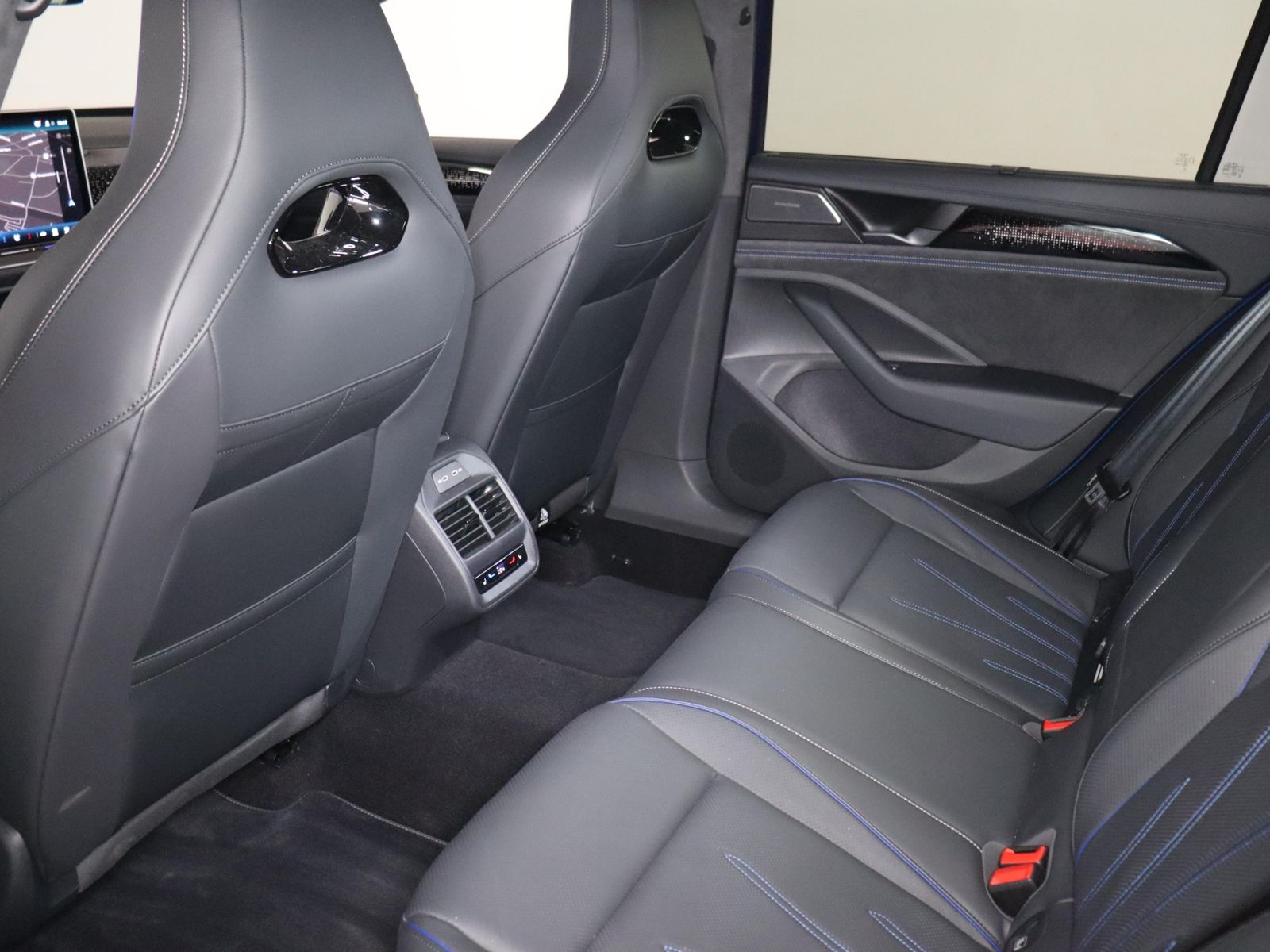 Volkswagen Passat Variant R-Line 1.5TSI e-Hybrid 398,-ohne