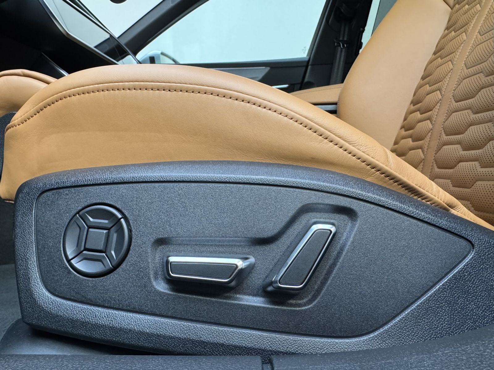 Audi RS6 HeadUP MatrixLED Pano B&O 360° ACC Sitzlüft.