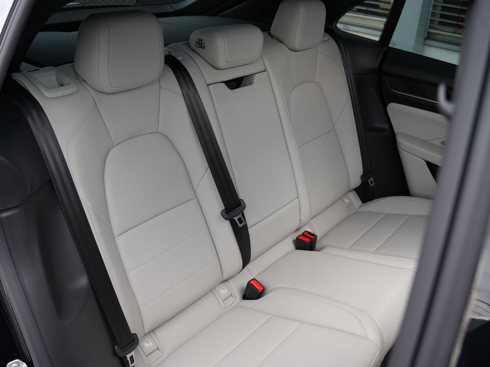 Porsche Macan 4 - Samsaru's Car Outlet