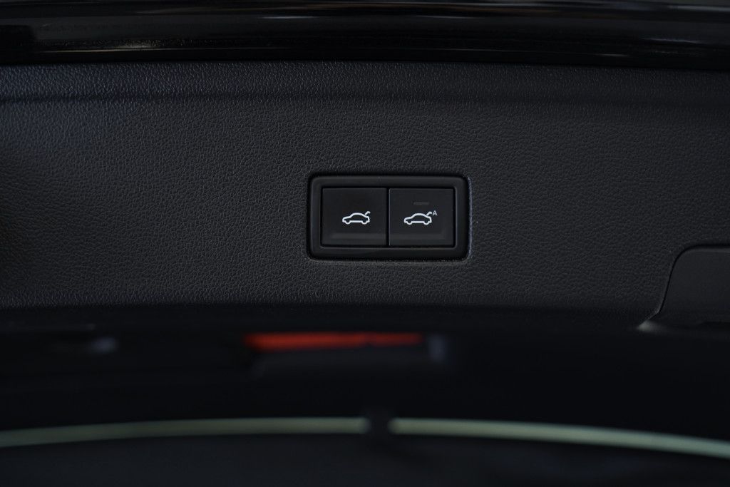 Volkswagen Touareg 4.0 TDI DSG 4M R line - Samsaru's Car Outlet