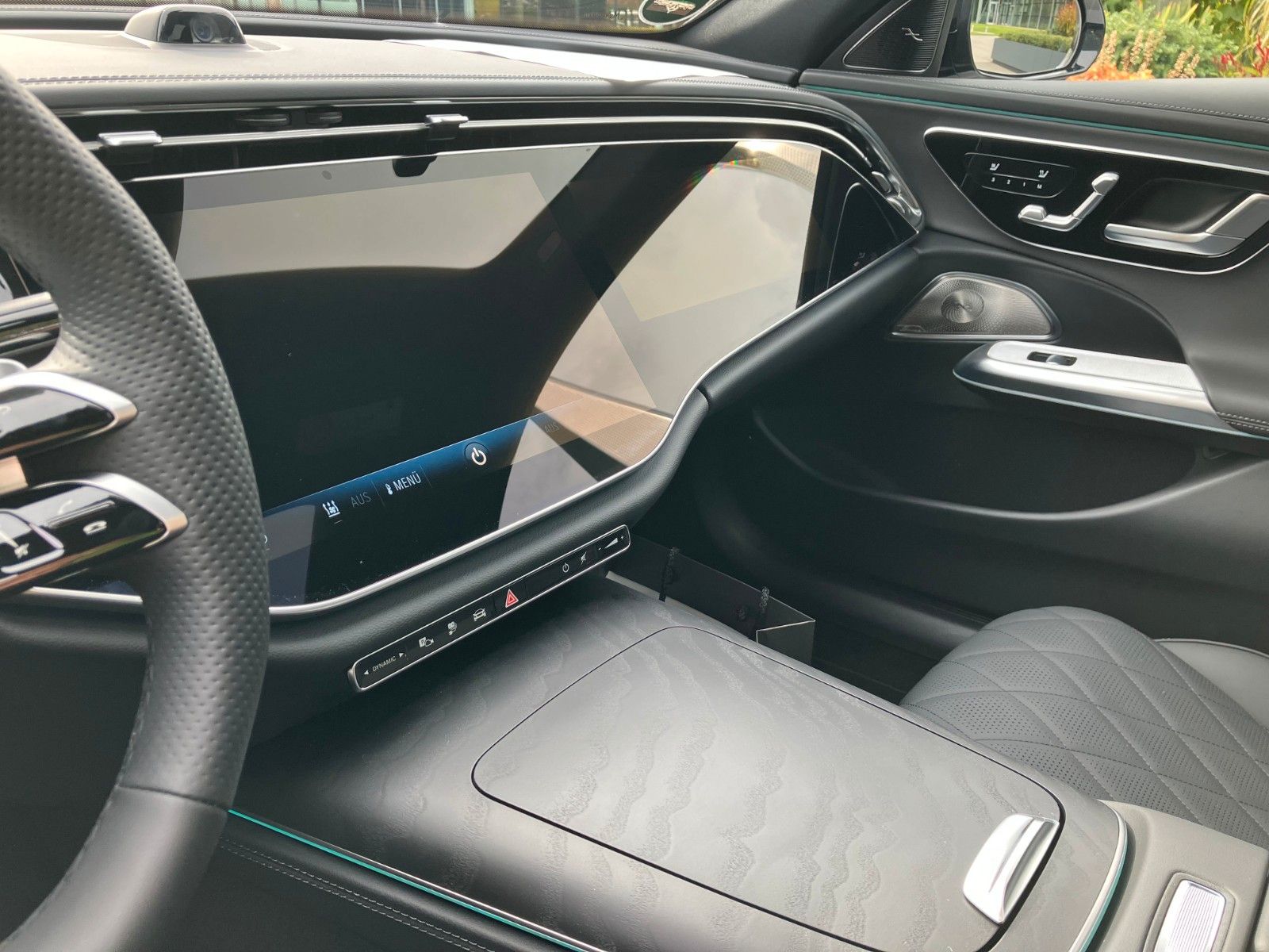 Mercedes-Benz E 400 e 4Matic AMG Line - Samsaru's Car Outlet