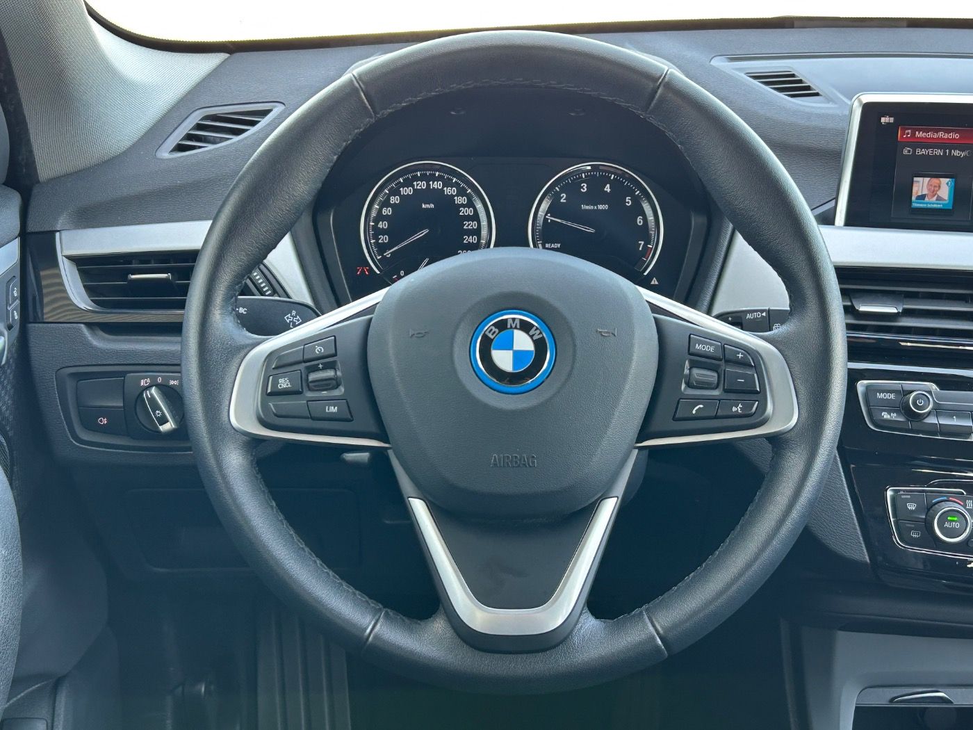 BMW X1 xDrive25e Adv. - Samsaru's Car Outlet