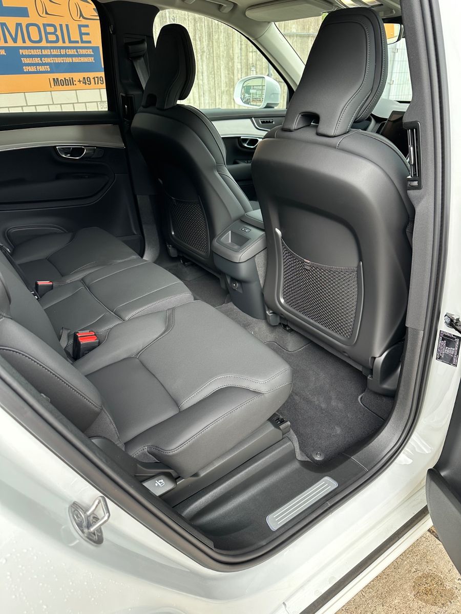 Volvo XC 90 Core AWD - Samsaru's Car Outlet