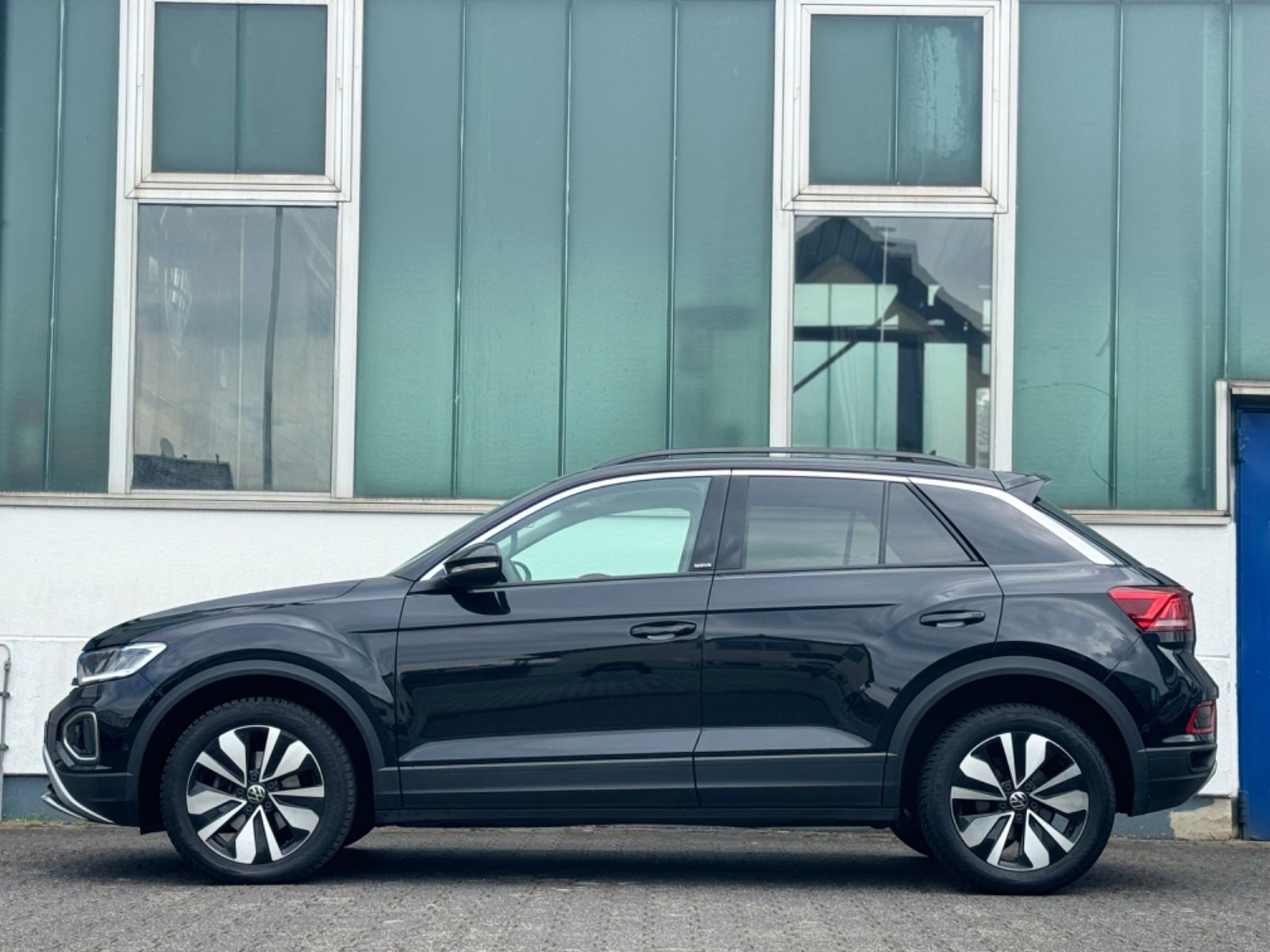 Volkswagen T-Roc Move - Samsaru's Car Outlet