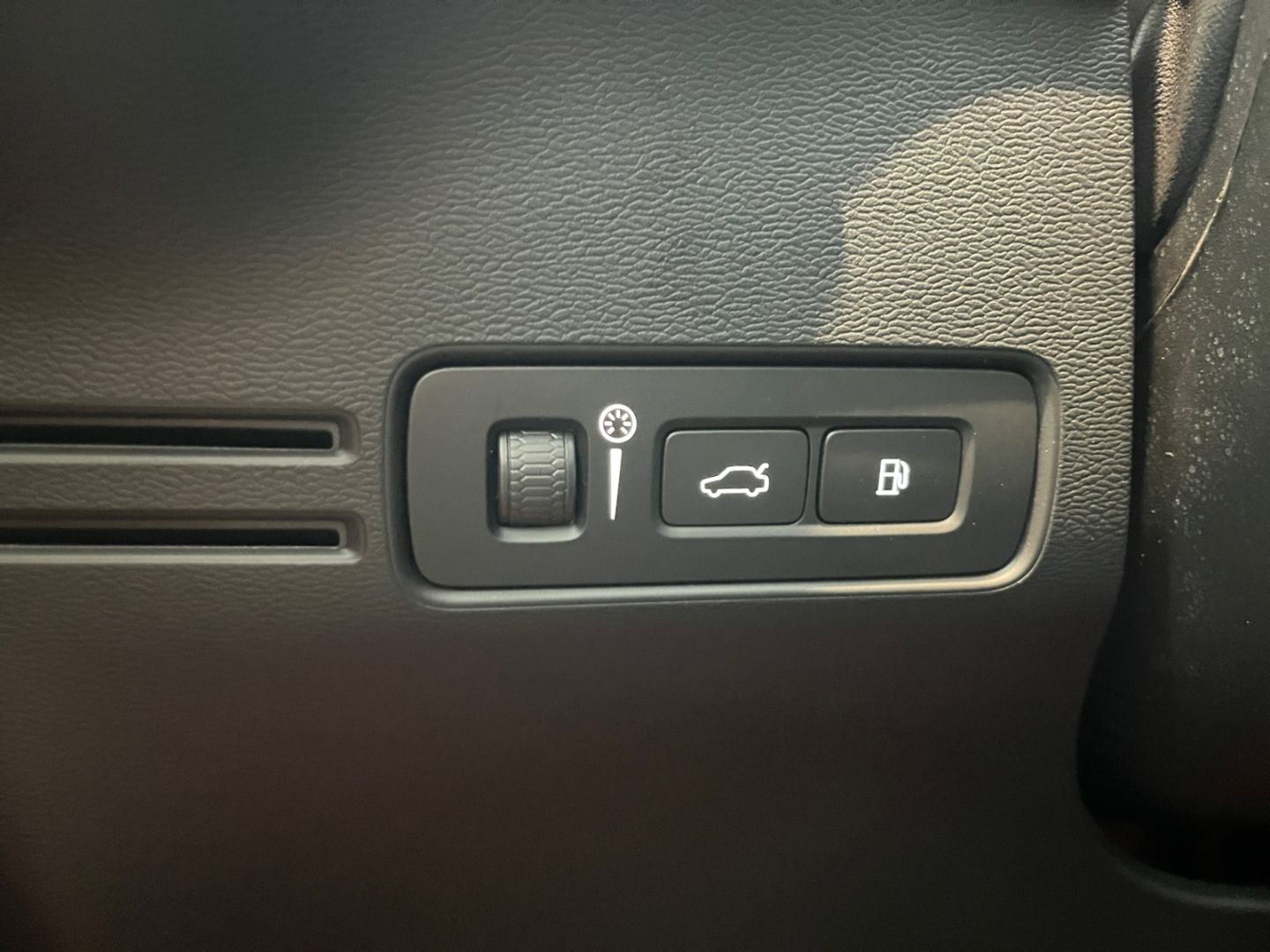 Volvo XC40 T5 Recharge R-Design - Samsaru's Car Outlet