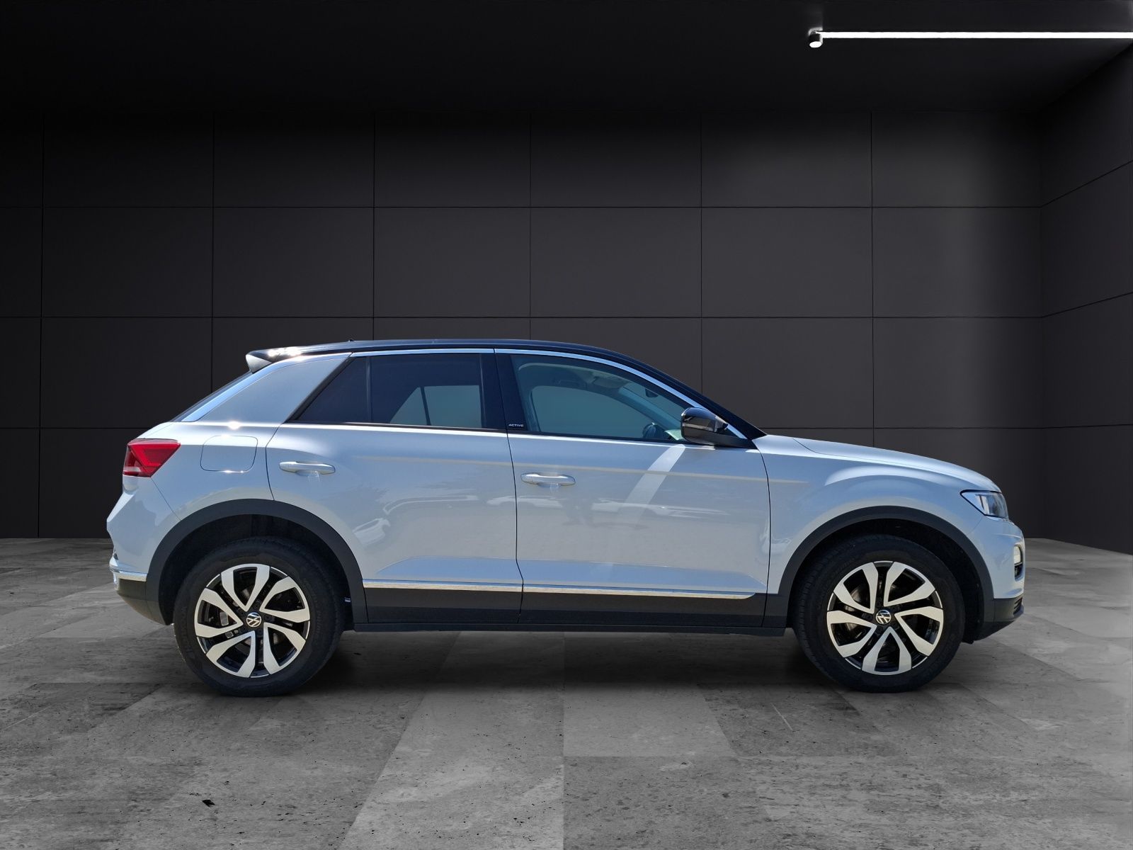 Volkswagen T-Roc TSI Active DSG - Samsaru's Car Outlet