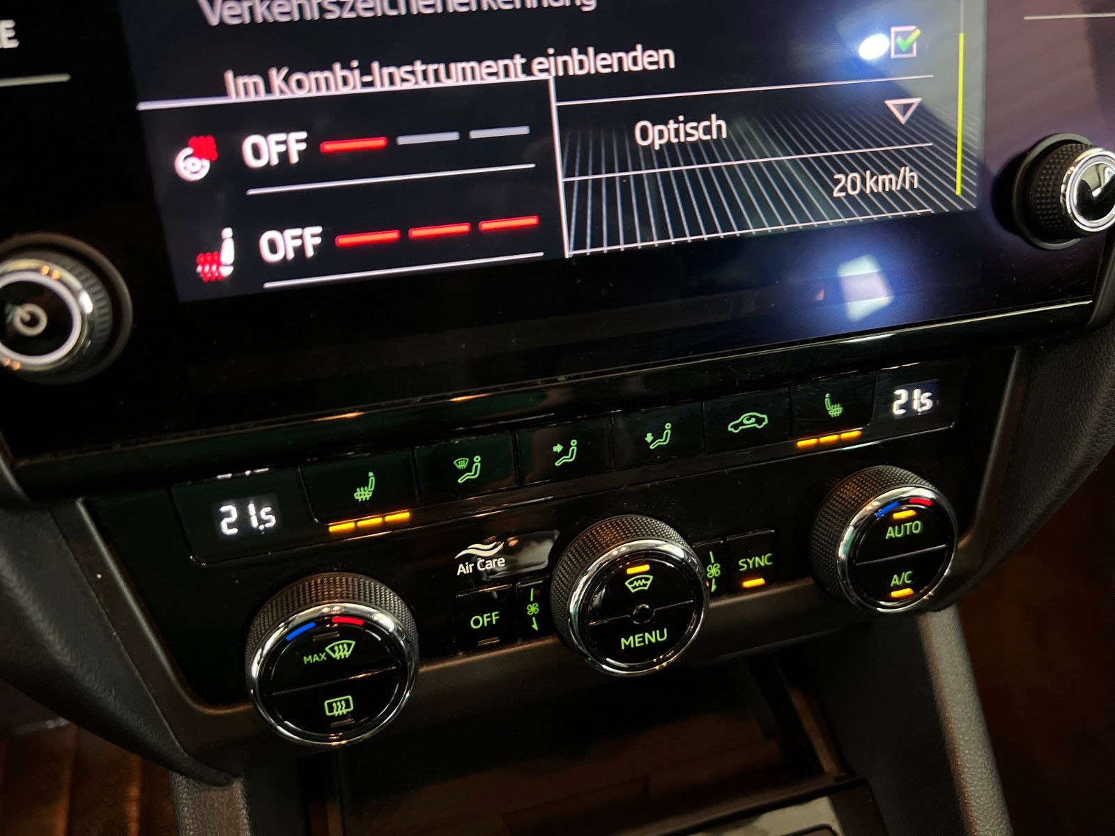 Skoda Octavia Combi Premium Edition - Samsaru's Car Outlet