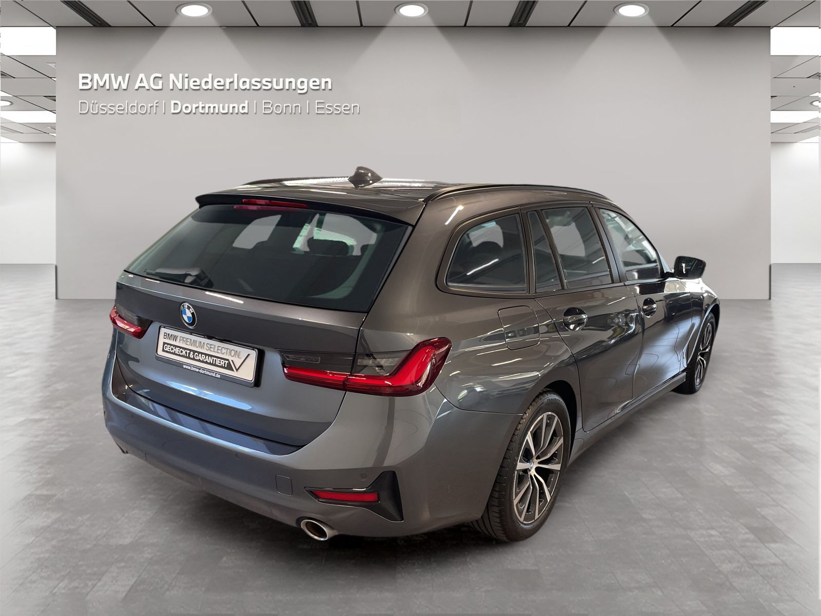 BMW 320i Touring - Samsaru's Car Outlet