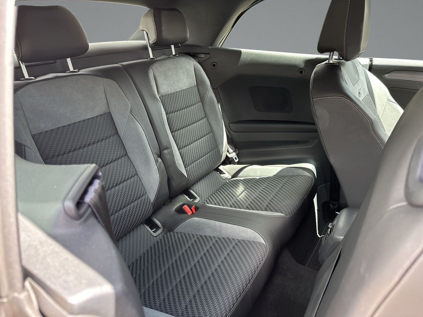 Volkswagen T-Roc R-Line - Samsaru's Car Outlet
